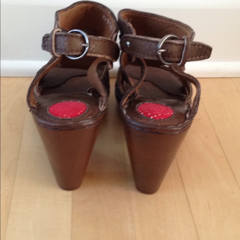 LASSEN STRAPPY SANDALS - Picture 3 of 4